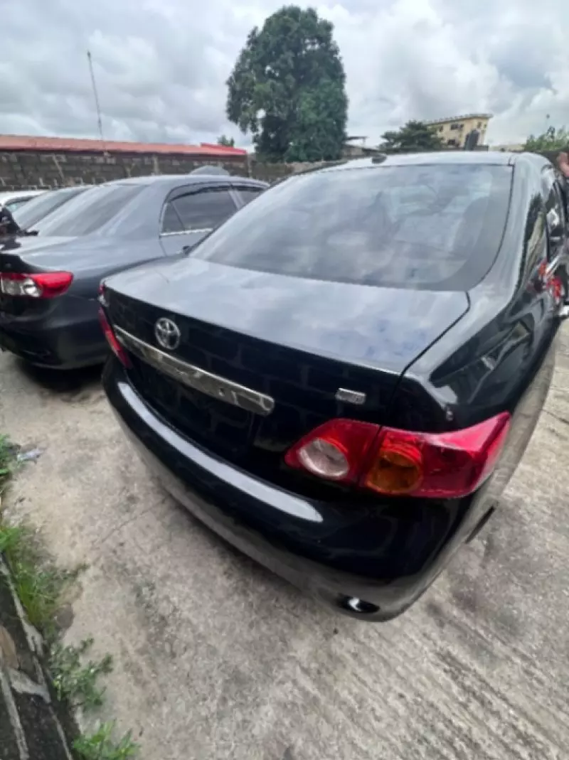 Toyota Corolla   - 2010