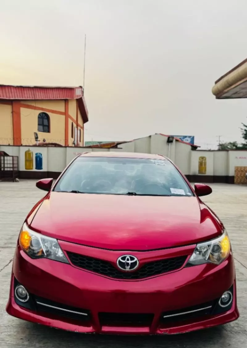 Toyota Camry   - 2012