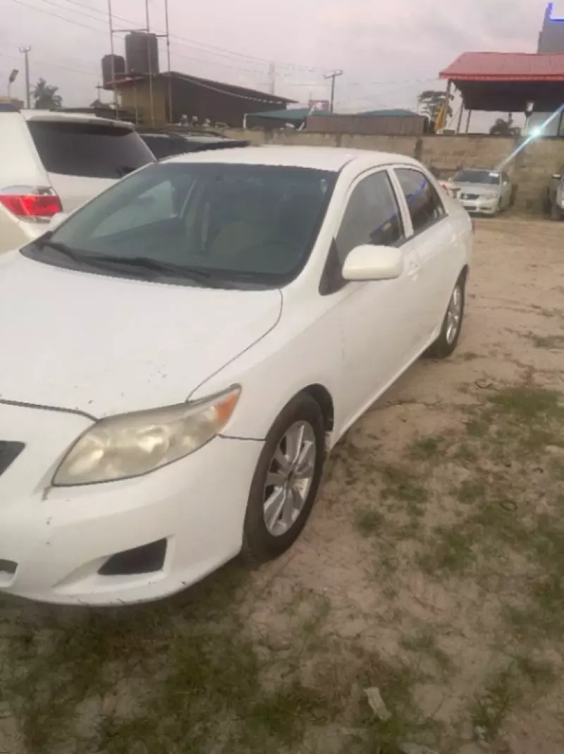 TOYOTA Corolla   - 2010