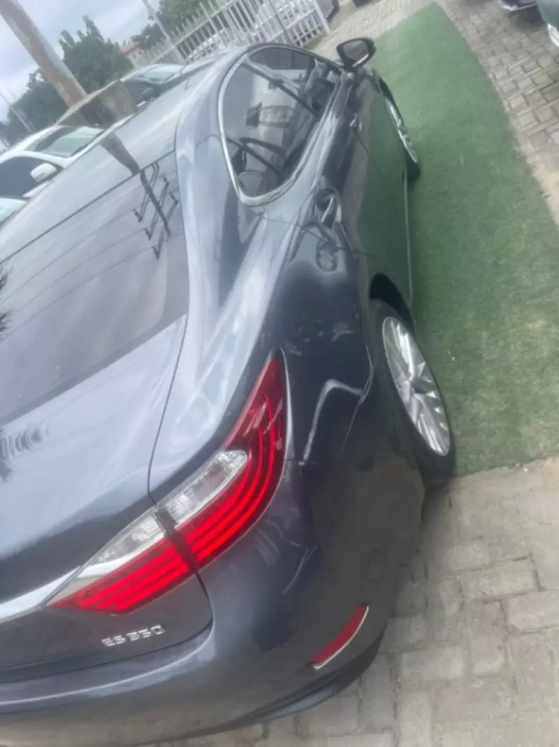 Lexus ES   - 2014
