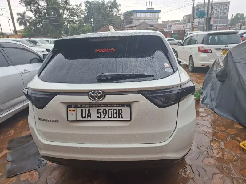 Toyota Harrier   - 2015