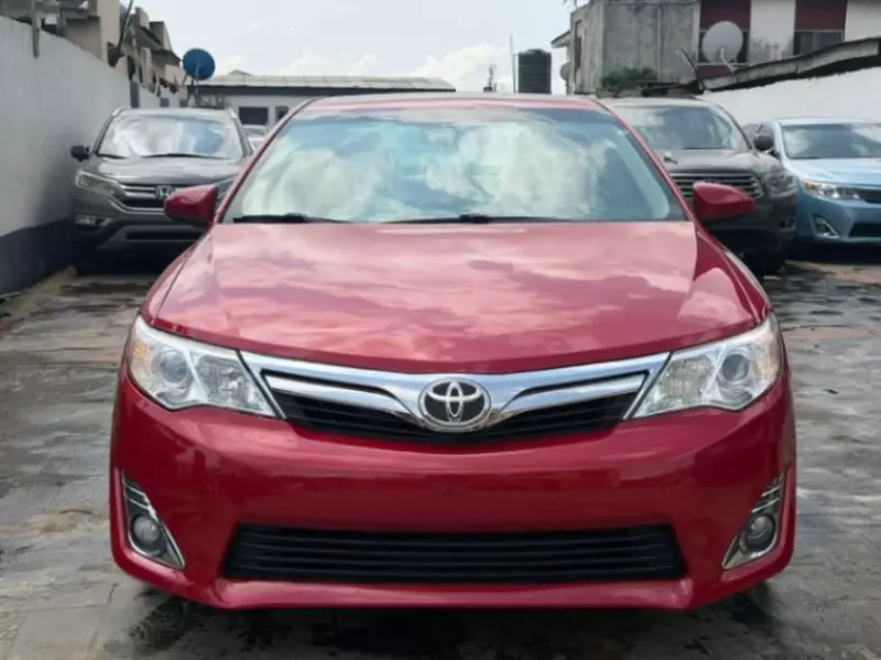 TOYOTA Camry - 2012