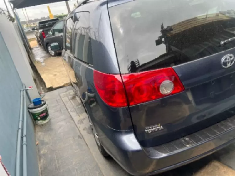 TOYOTA Sienna - 2007