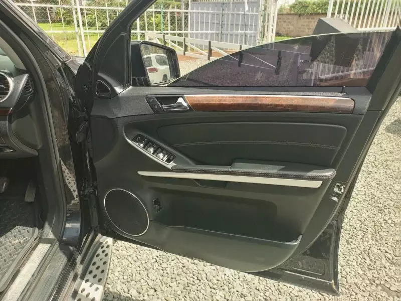Mercedes-Benz GL 350   - 2011