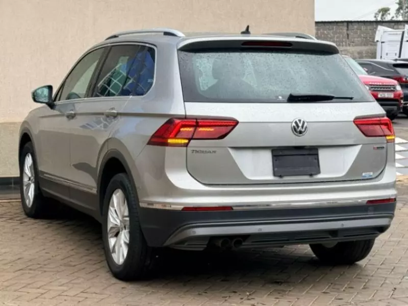 Volkswagen Tiguan   - 2014