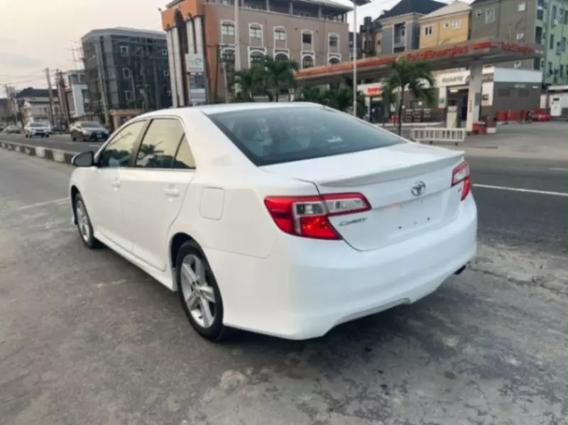 TOYOTA Camry   - 2012