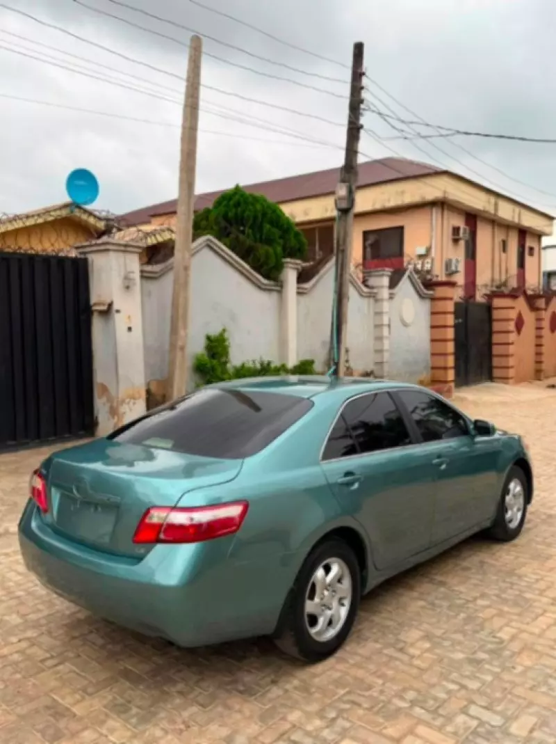 TOYOTA Camry - 2009