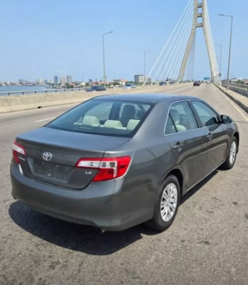 TOYOTA Camry   - 2013