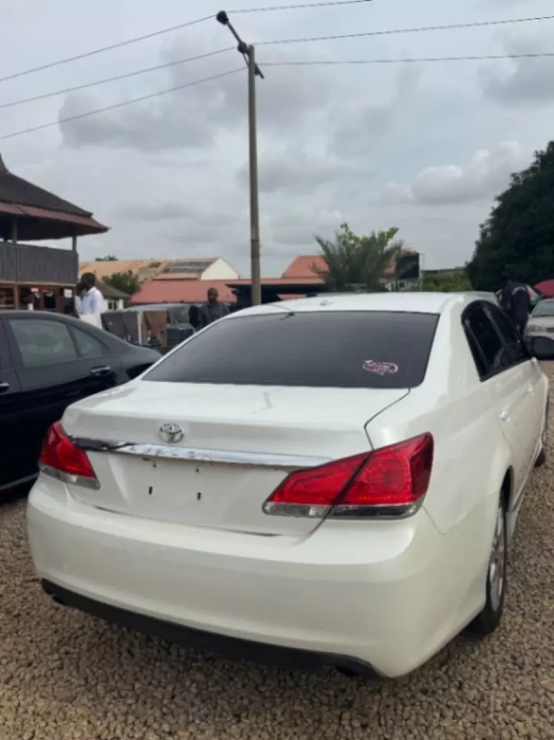 TOYOTA Avalon - 2012