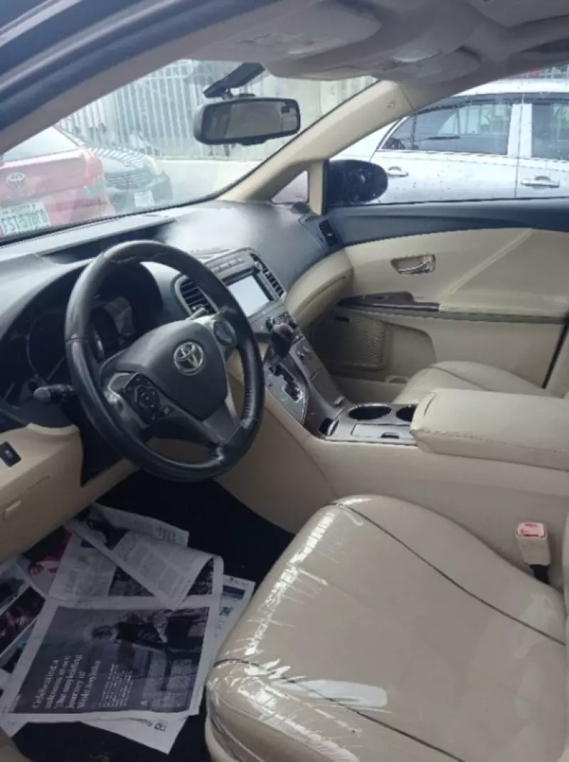 Toyota Venza   - 2014