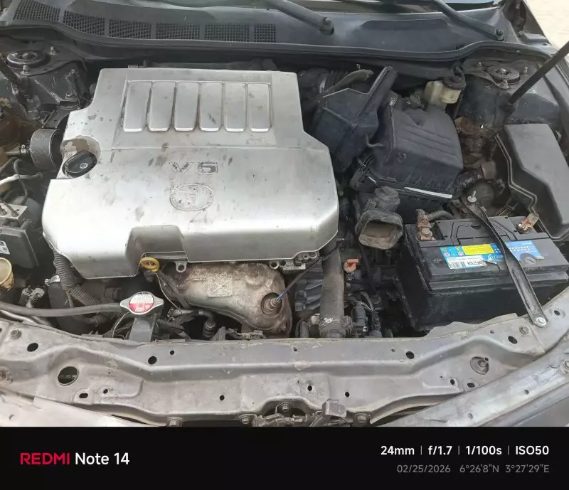 TOYOTA Camry - 2010