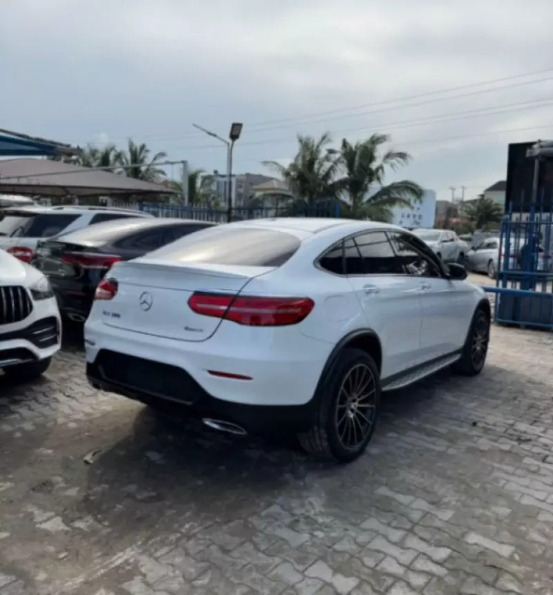 Mercedes-Benz GLC 300 - 2018