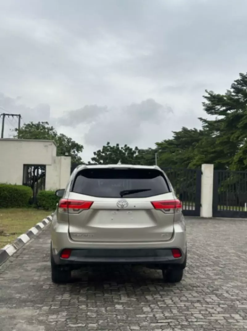 Toyota Highlander - 2015