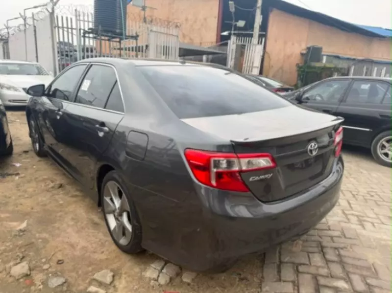 TOYOTA Camry - 2014