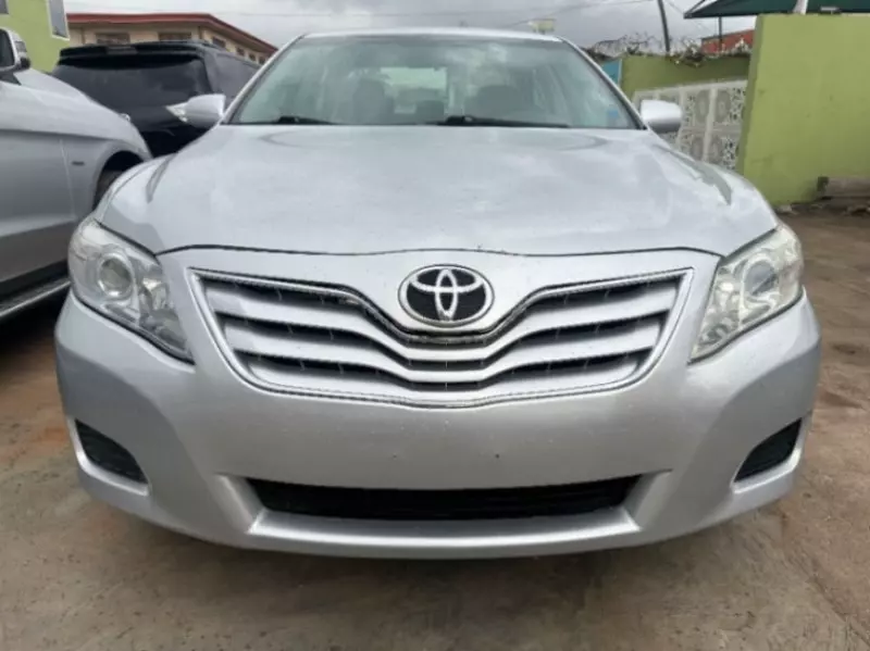 Toyota Camry   - 2011