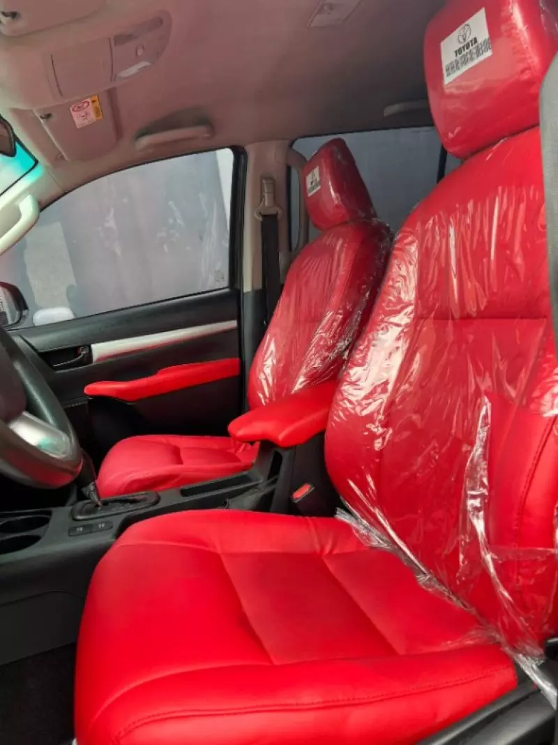 Toyota Hilux   - 2021