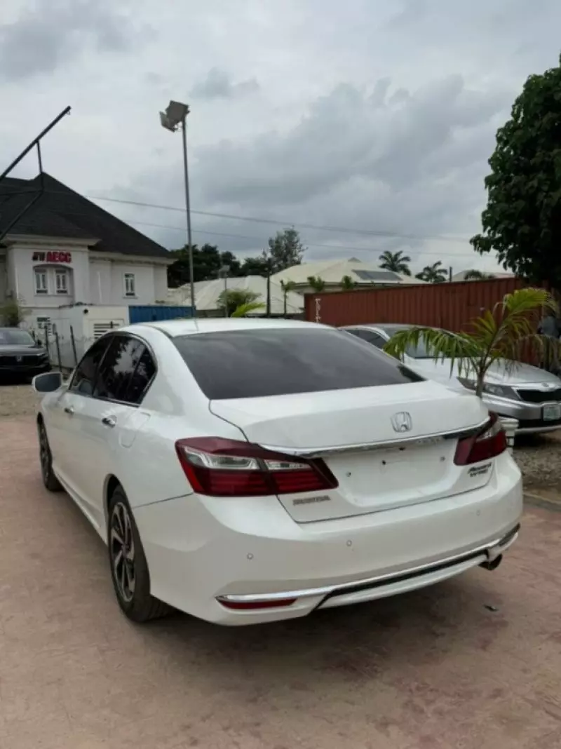 Honda Accord - 2017