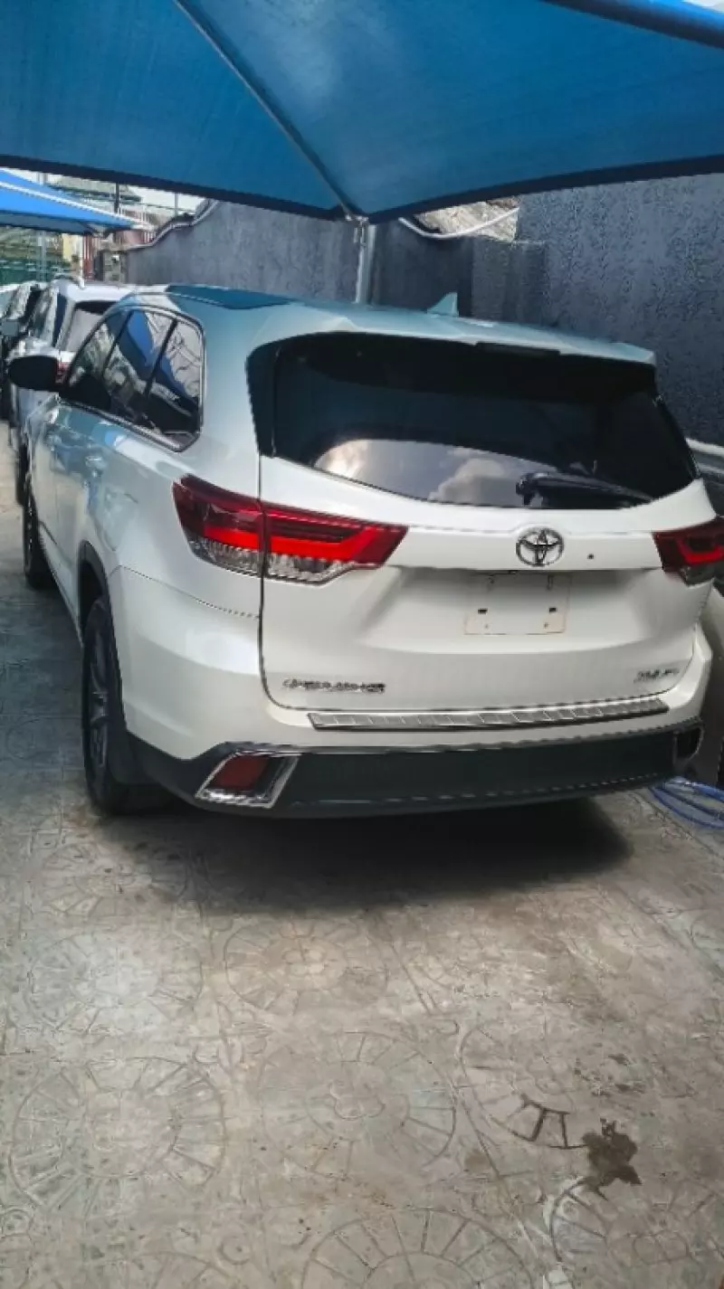 Toyota Highlander   - 2017