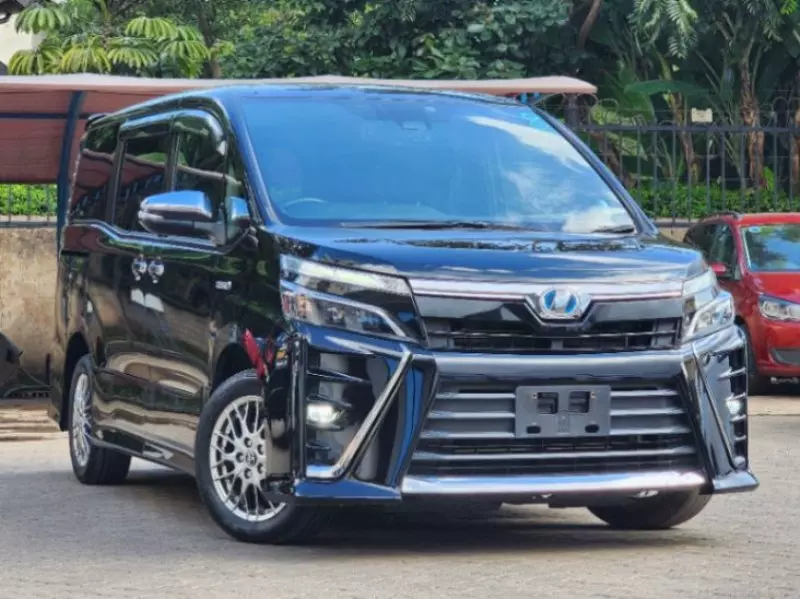Toyota Voxy    - 2018