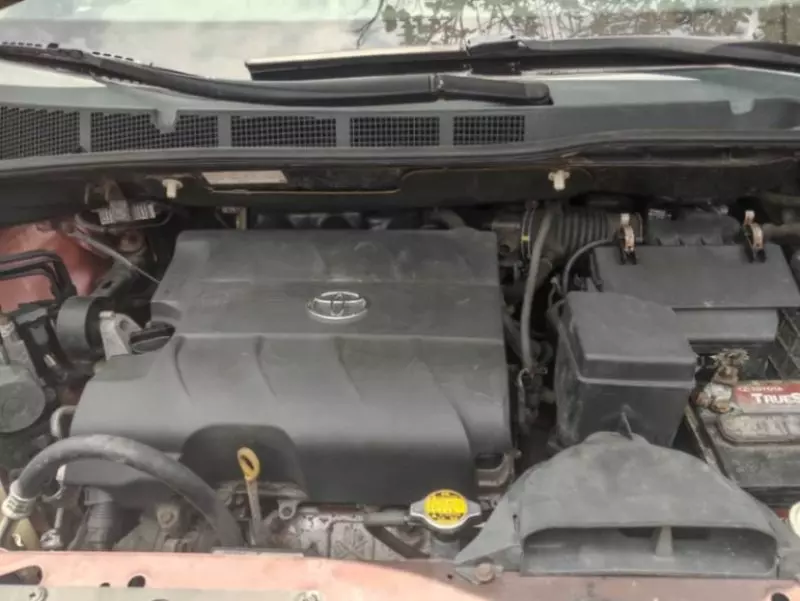 TOYOTA Sienna   - 2011