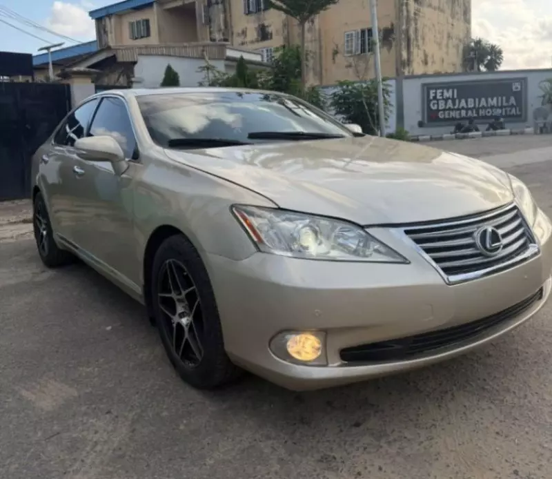 Lexus ES   - 2011
