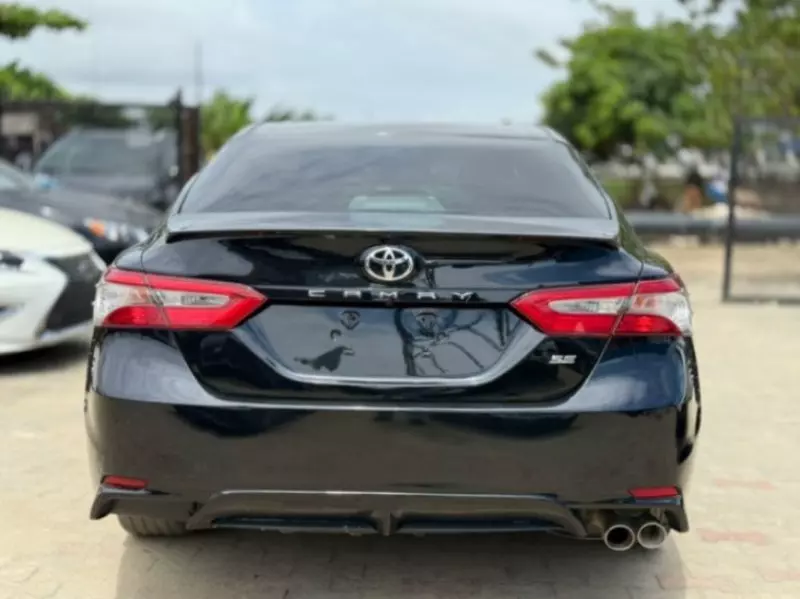 Toyota Camry   - 2018