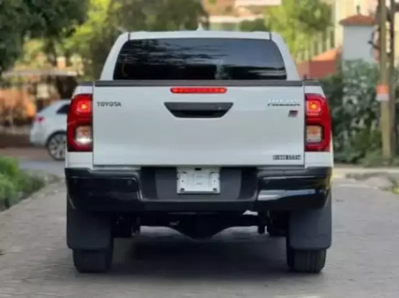 Toyota Hilux   - 2022