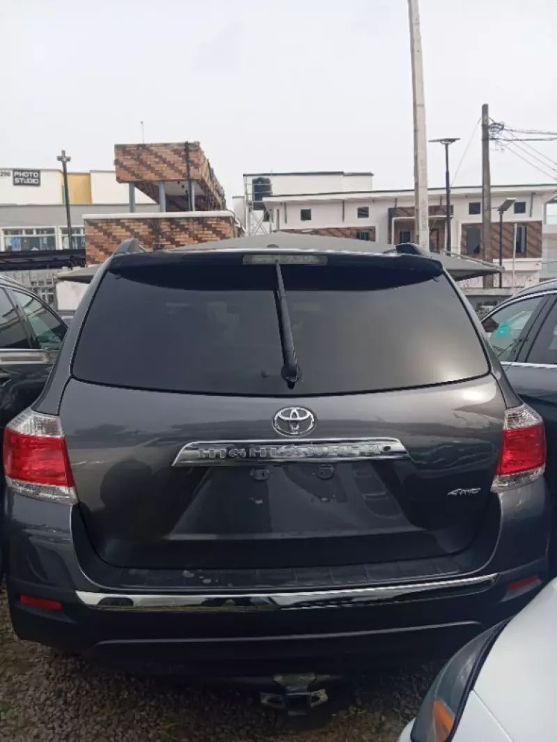 Toyota Highlander   - 2011