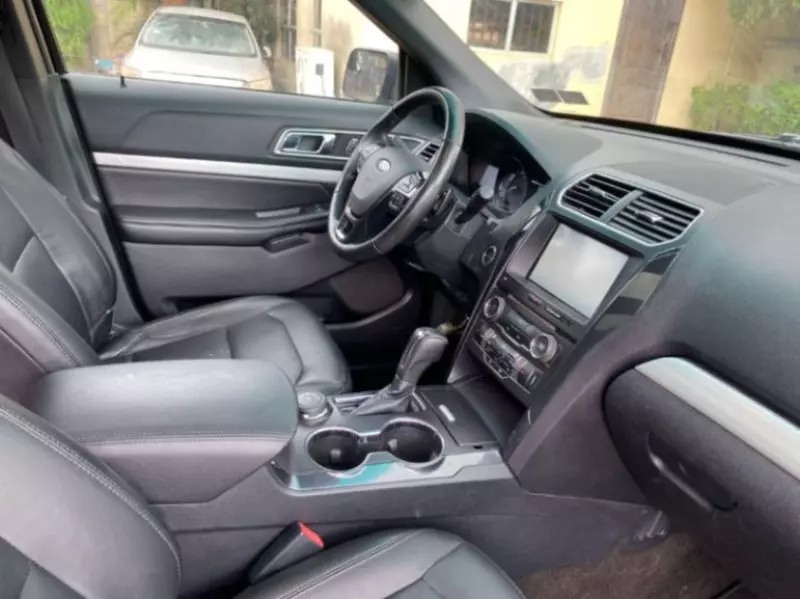 Ford Explorer   - 2016