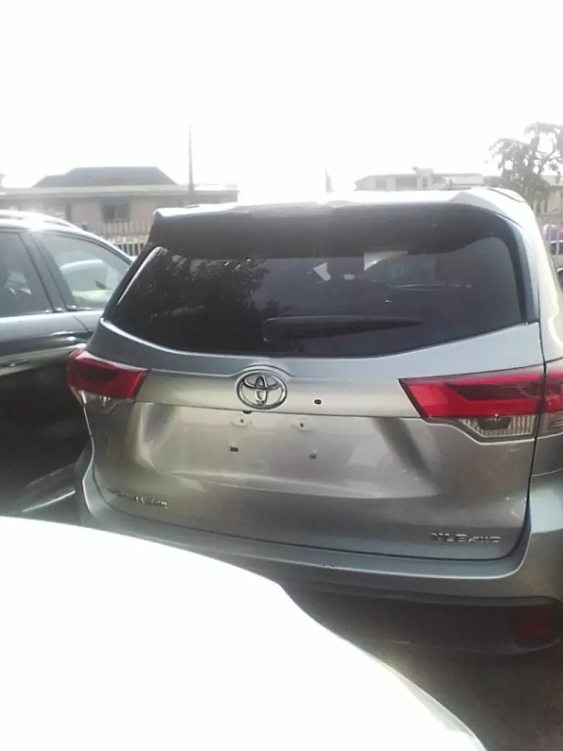 Toyota Highlander   - 2019