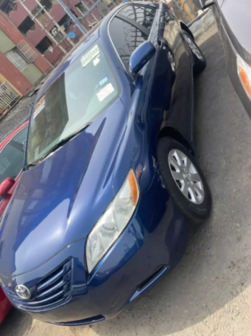 Toyota Camry   - 2009