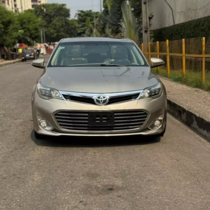 Toyota Avalon   - 2013