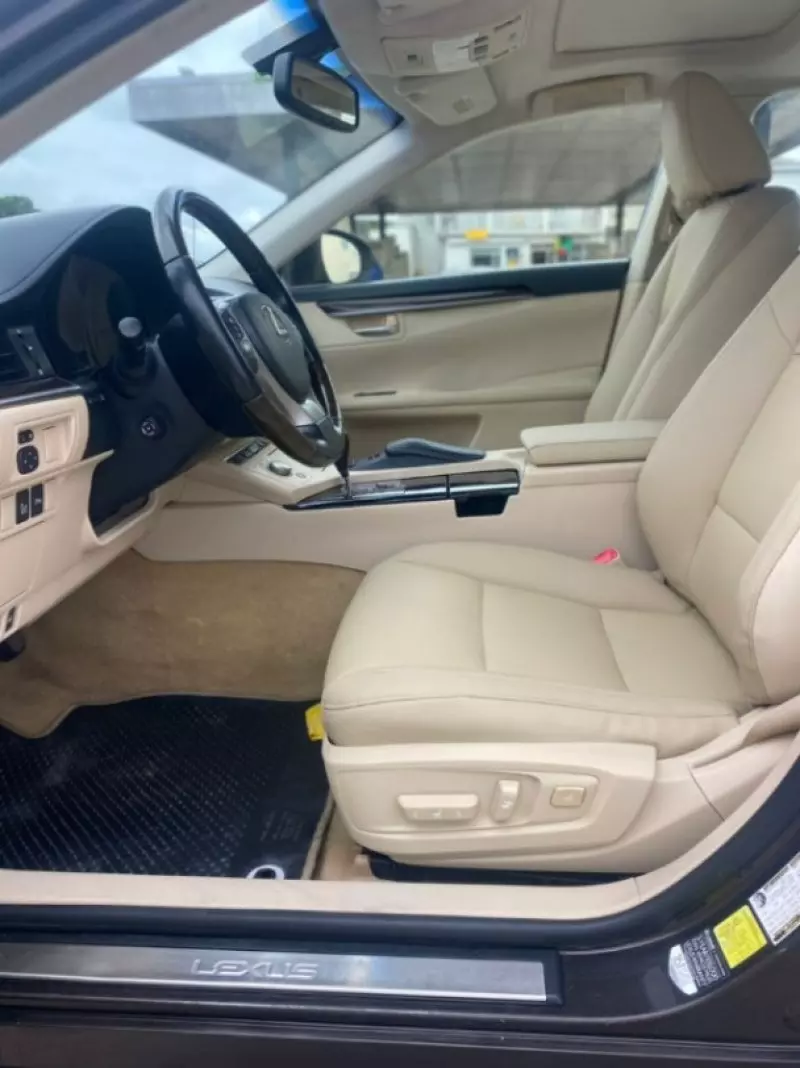 Lexus ES   - 2013