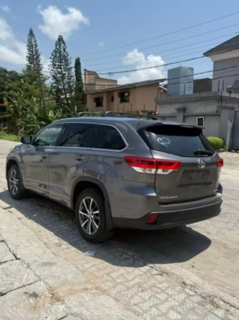 TOYOTA Highlander - 2017
