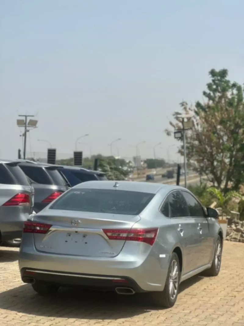Toyota Avalon   - 2016