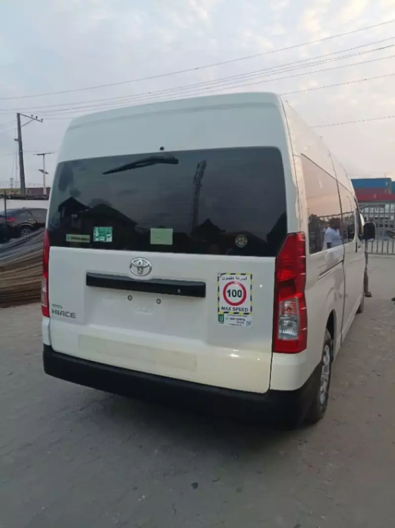 TOYOTA Hiace   - 2019