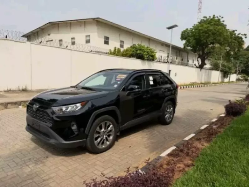 Toyota RAV 4   - 2019