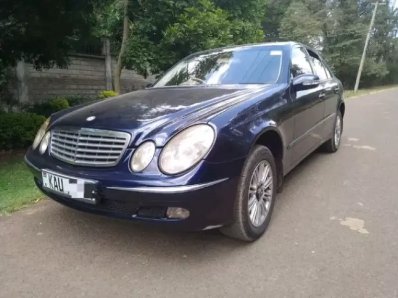 Mercedes-Benz E200   - 2005