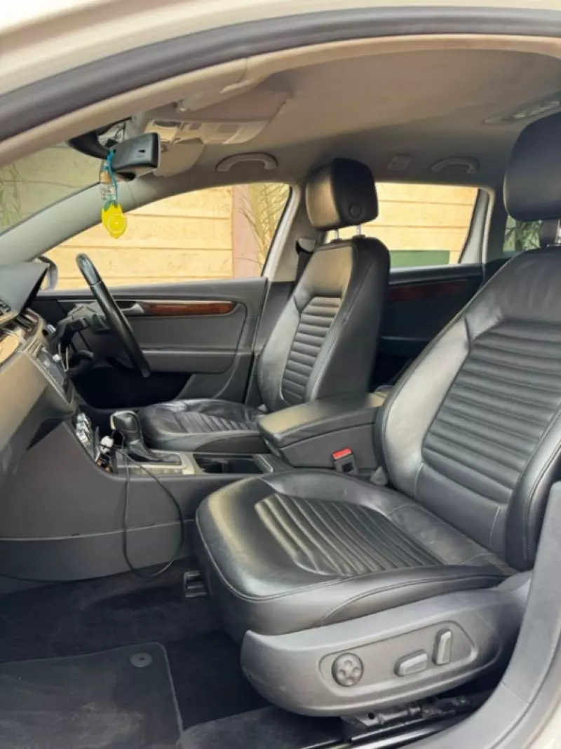 Volkswagen Passat   - 2014