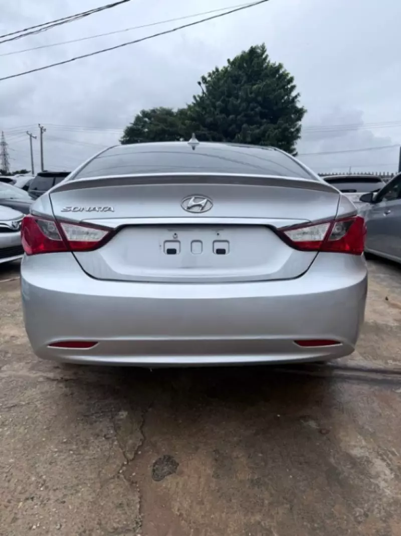 Hyundai Sonata   - 2013