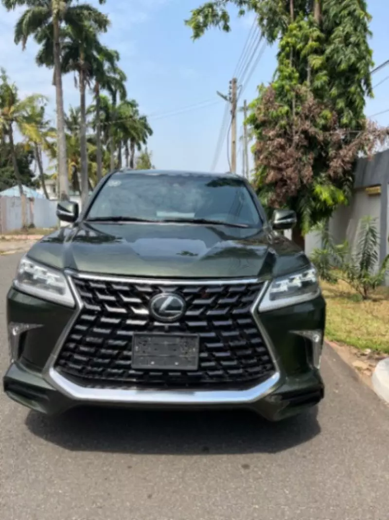 Lexus LX 570   - 2021