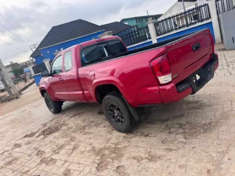 TOYOTA Tacoma   - 2017