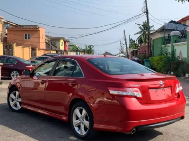 Toyota Camry   - 2010