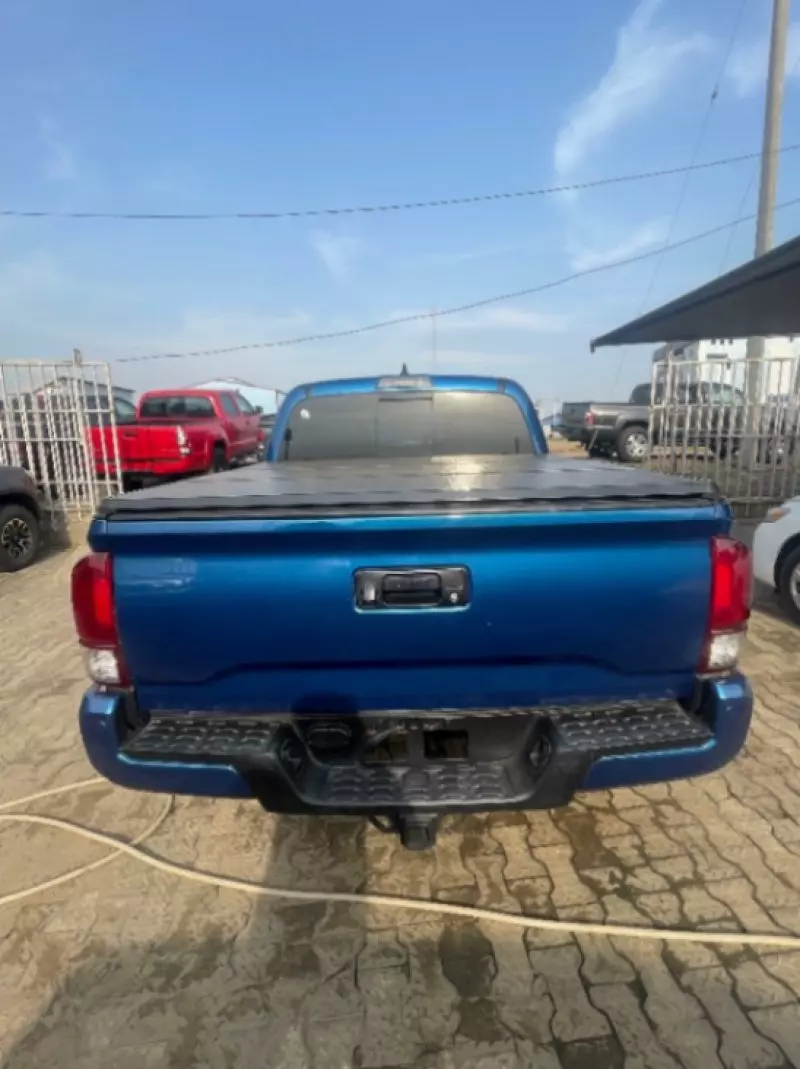 Toyota Tacoma   - 2017