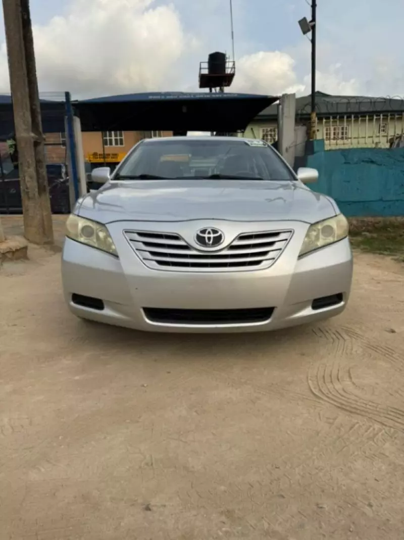 Toyota Camry   - 2009