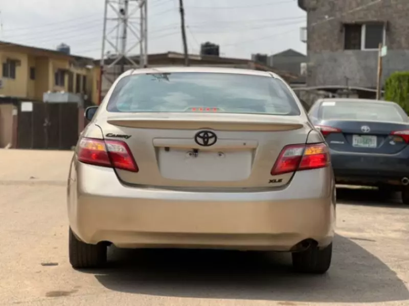 Toyota Camry   - 2007