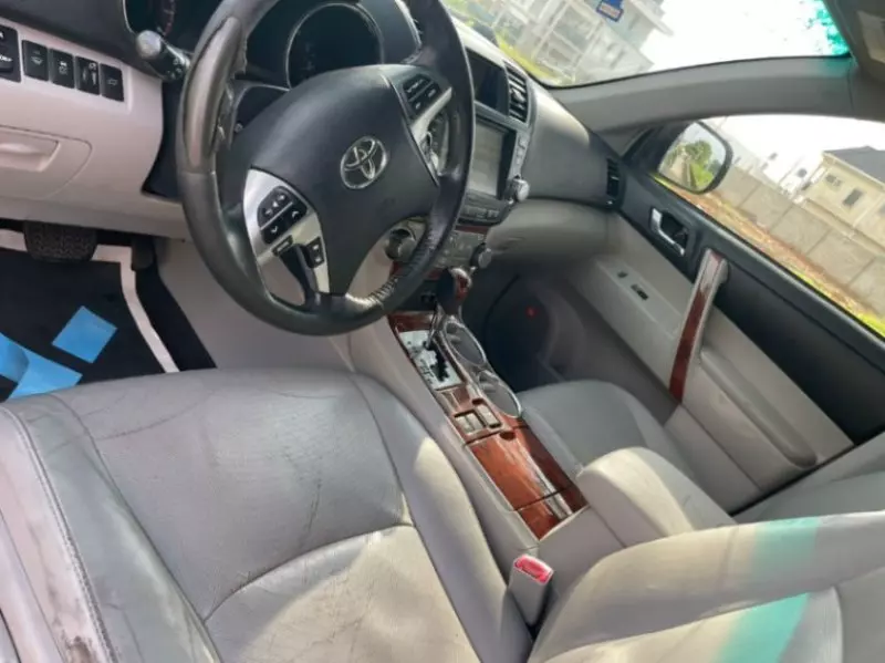 Toyota Highlander   - 2011