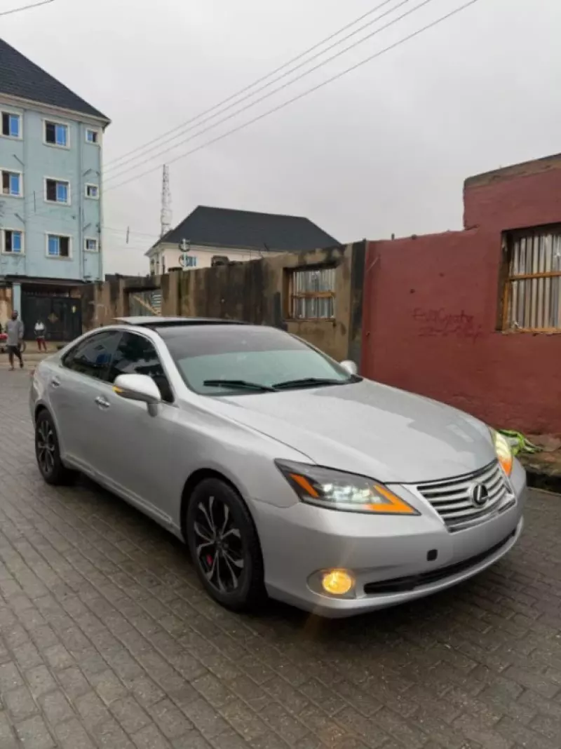 Lexus ES 350   - 2010