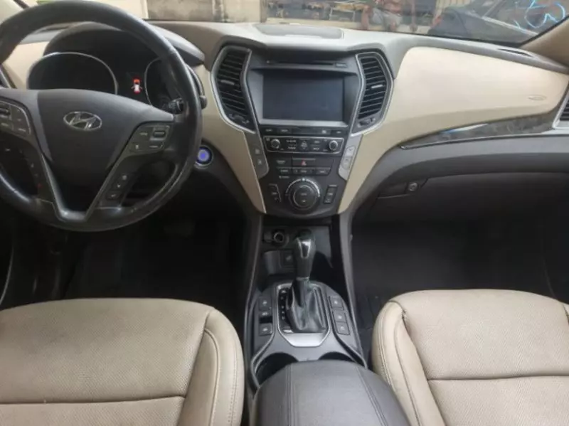 Hyundai Santa Fe   - 2017