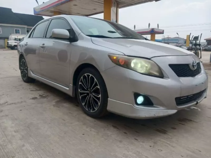 Toyota Corolla   - 2009
